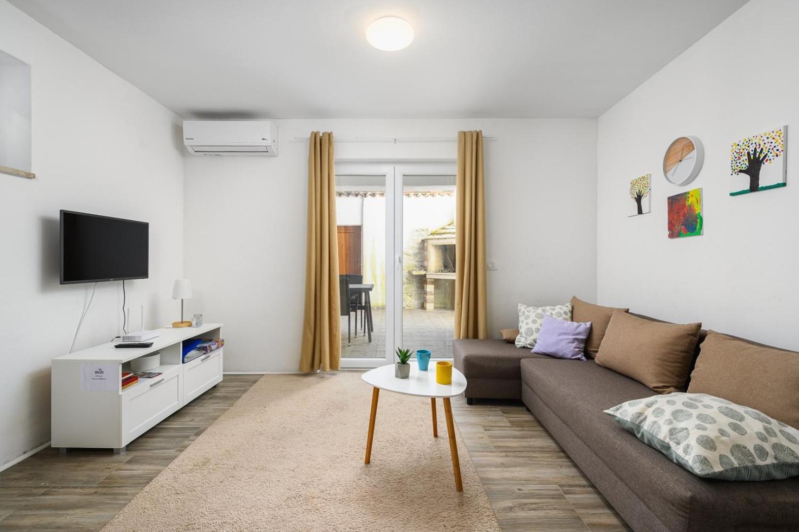 Center House With Apartments 乌马格 外观 照片